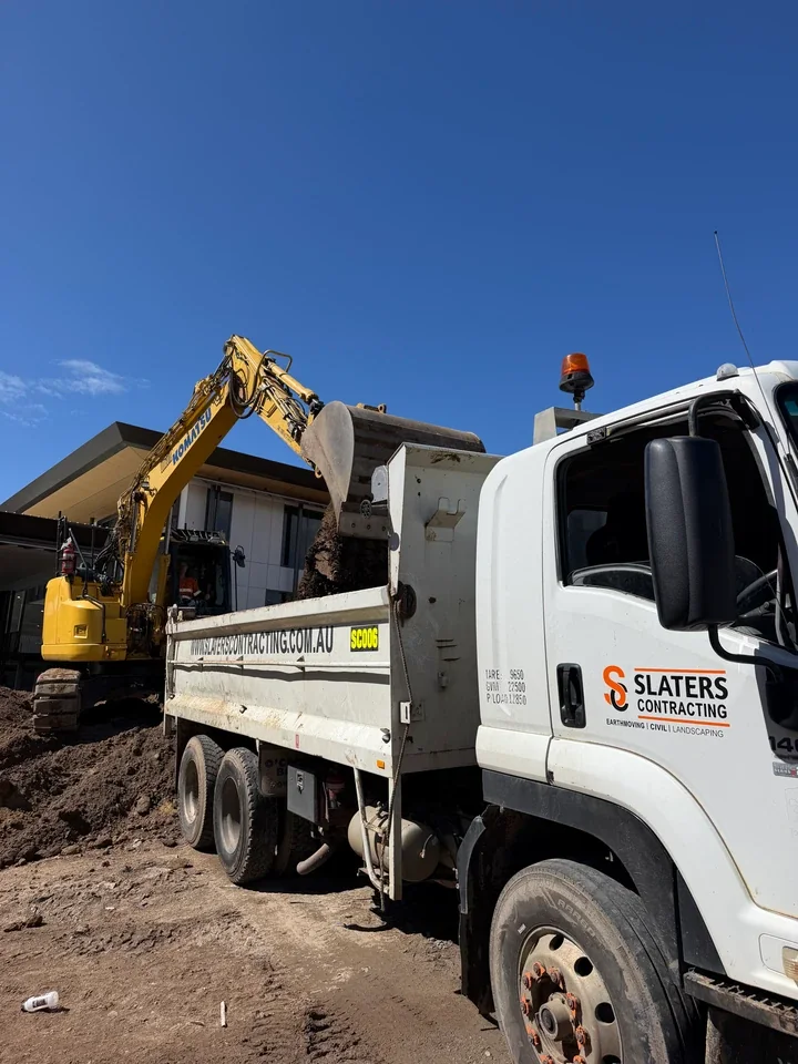 Excavator loading a Slaters tipper truck